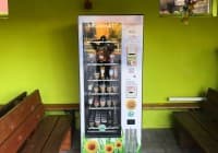 Automat, SB-Hofladen oder Verkaufsstand von Wurstautomat zur Kunstschmiede