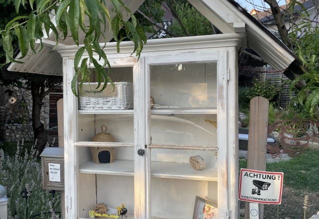 Honigschrank Bee Life Imkerei in Pommelsbrunn