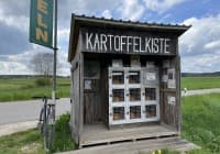 Automat, SB-Hofladen oder Verkaufsstand von Kartoffelkiste