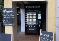 Automat, SB-Hofladen oder Verkaufsstand von Eis im Glück Eisautomat