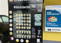 Automat, SB-Hofladen oder Verkaufsstand von Eis im Glück Eisautomat