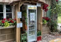 Automat, SB-Hofladen oder Verkaufsstand von Pyraser Landbrauerei - Kühlschrank