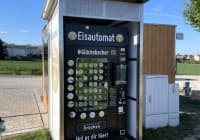 Automat, SB-Hofladen oder Verkaufsstand von Eis im Glück Eisautomat