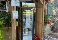 Automat, SB-Hofladen oder Verkaufsstand von Pyraser Landbrauerei - Kühlschrank Automat, SB-Hofladen oder Verkaufsstand von Pyraser Landbrauerei - Kühlschrank