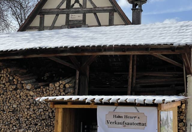 Hahn Henrys Verkaufsautomat in Eltersdorf, Erlangen