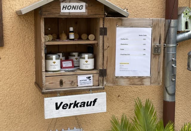 Barneybee's Honig - Honigtankstelle Altensittenbach in Altensittenbach, Hersbruck Automat, SB-Hofladen oder Verkaufsstand von Barneybee's Honig - Honigtankstelle Altensittenbach in Altensittenbach, Hersbruck