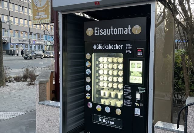 Eis im Glück Eisautomat in Sankt Jobst, Nürnberg
