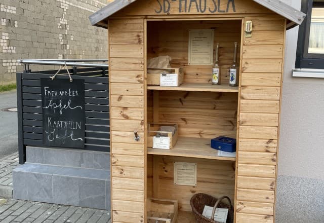 Obsthof Sponsel - SB-Häusla in Hagenbach, Pretzfeld Automat, SB-Hofladen oder Verkaufsstand von Obsthof Sponsel - SB-Häusla in Hagenbach, Pretzfeld