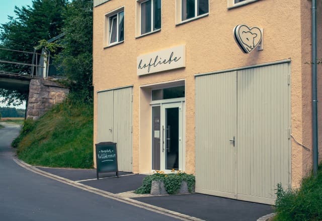 Hofliebe Eismanufaktur in Plösen, Münchberg Automat, SB-Hofladen oder Verkaufsstand von Hofliebe Eismanufaktur in Plösen, Münchberg