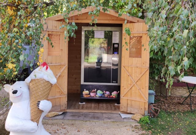 Eiscafé Wegwarte - Eisautomat in Haar, Illschwang