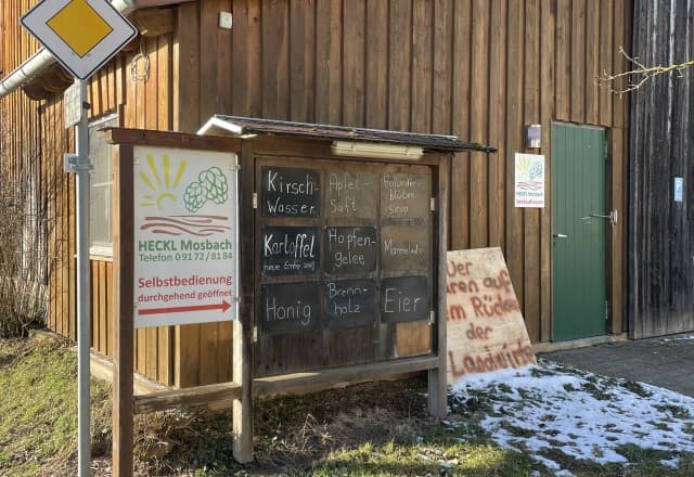 Hopfen-Eier-Hof Heckl in Mosbach, Spalt Automat, SB-Hofladen oder Verkaufsstand von Hopfen-Eier-Hof Heckl in Mosbach, Spalt