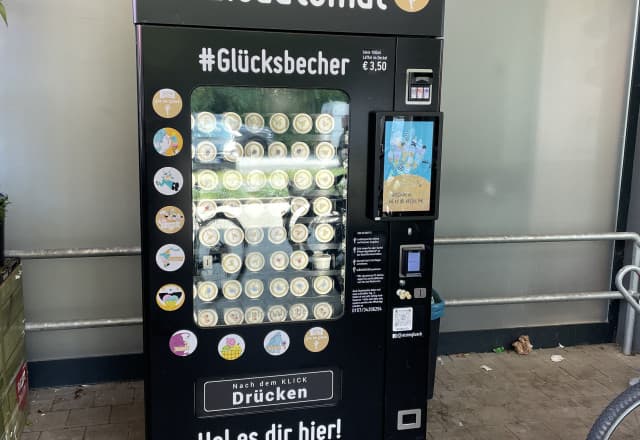 Eis im Glück Eisautomat in Moorenbrunn, Nürnberg Automat, SB-Hofladen oder Verkaufsstand von Eis im Glück Eisautomat in Moorenbrunn, Nürnberg
