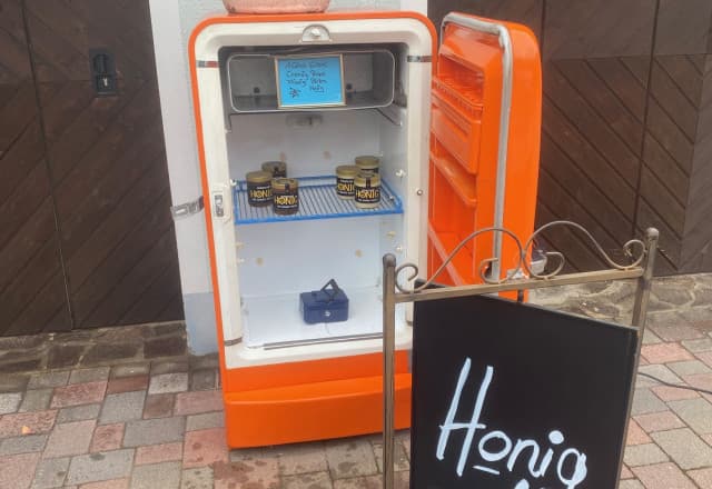 just bees Höchstadt - Henfenfeld in Henfenfeld Automat, SB-Hofladen oder Verkaufsstand von just bees Höchstadt - Henfenfeld in Henfenfeld