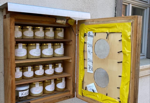 Imkerei Hirschbeck - Selbstbedienung in Weigelshofen, Eggolsheim Automat, SB-Hofladen oder Verkaufsstand von Imkerei Hirschbeck - Selbstbedienung in Weigelshofen, Eggolsheim