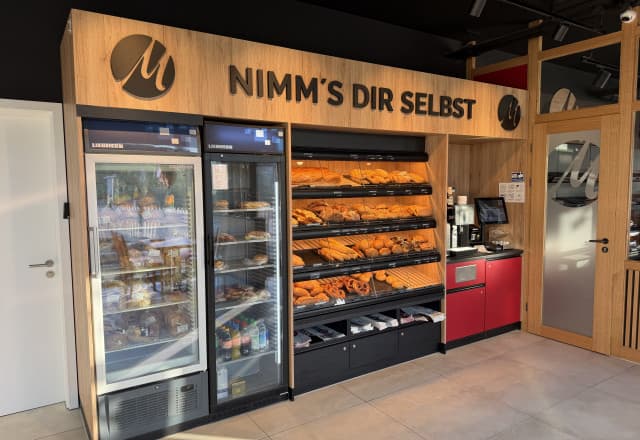 Cafe Bäckerei Menzel - SB-Shop in Spalt Automat, SB-Hofladen oder Verkaufsstand von Cafe Bäckerei Menzel - SB-Shop in Spalt