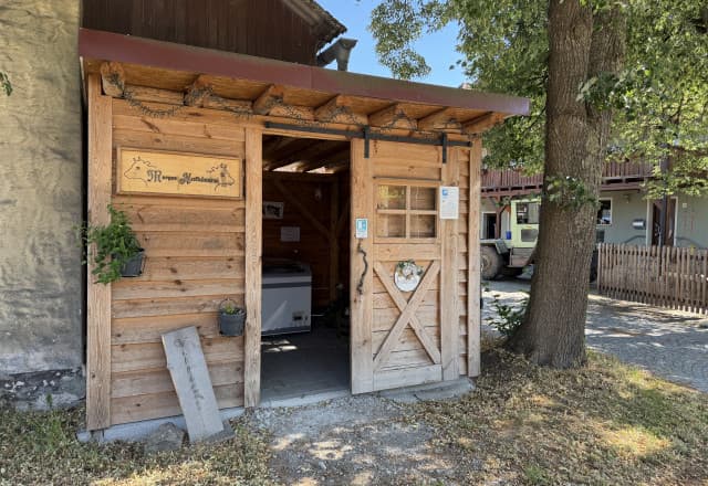 Margas Hofkäserei in Mailach, Lonnerstadt Automat, SB-Hofladen oder Verkaufsstand von Margas Hofkäserei in Mailach, Lonnerstadt