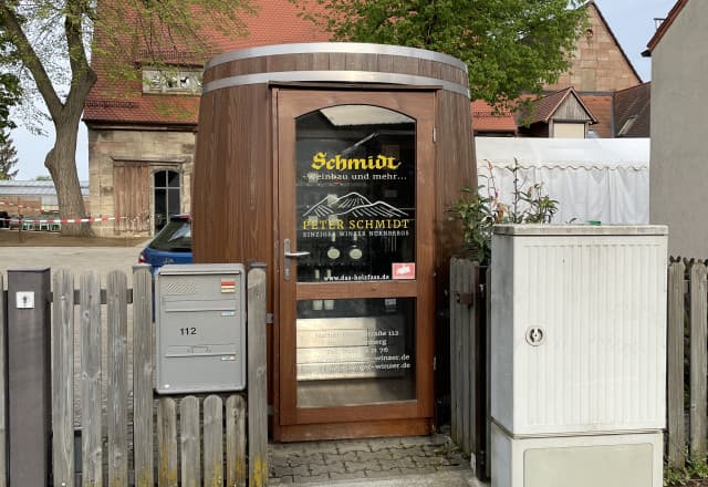 Weinbau Peter Schmidt in Buch, Nürnberg Automat, SB-Hofladen oder Verkaufsstand von Weinbau Peter Schmidt in Buch, Nürnberg