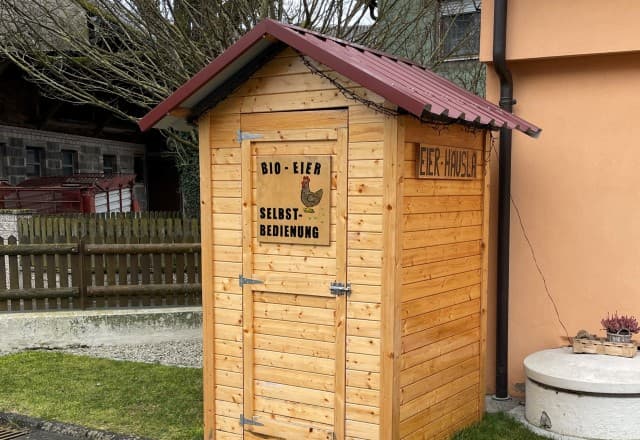 Eier-Häusla in Haid, Hallerndorf Automat, SB-Hofladen oder Verkaufsstand von Eier-Häusla in Haid, Hallerndorf