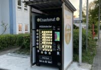 Automat oder Verkaufsstand von Eis im Glück Eisautomat